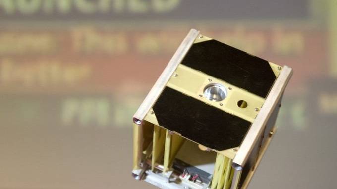 Software der ETH Lausanne steuert Mini-Satelliten im All