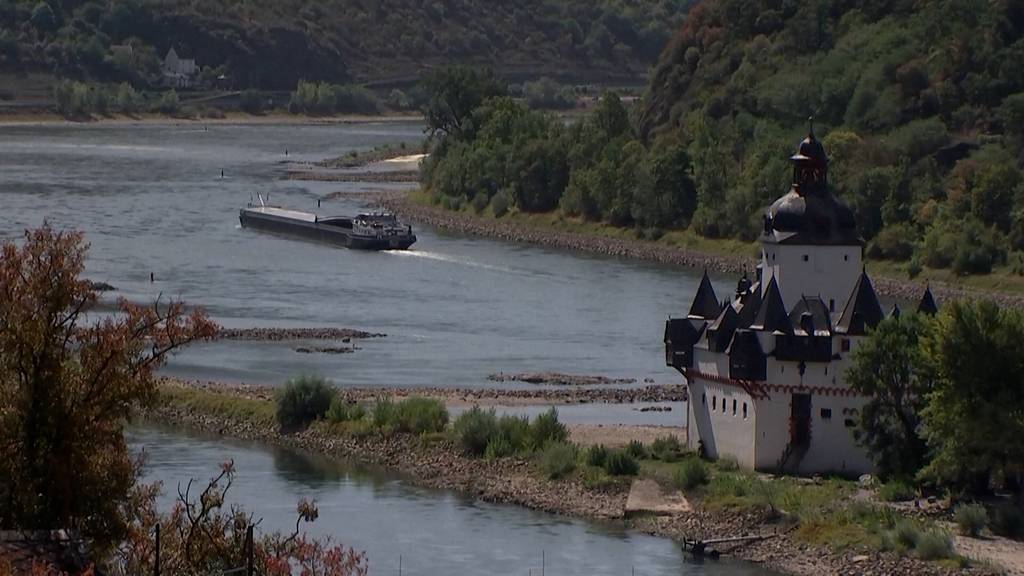 Niedrigwasser bedroht Schifffahrt