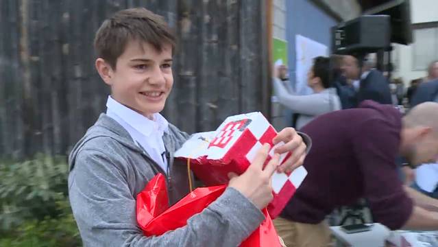 Lehrlinge lassen GoPro-Wetterballon steigen