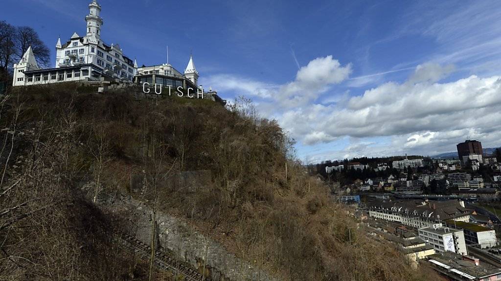Soll um sechs Zimmer erweitert werden: Schlosshotel Gütsch hoch über Luzern. (Archivbild)