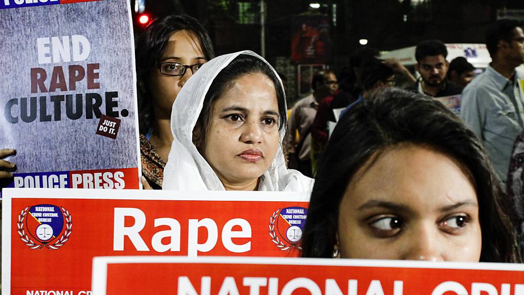 Inmitten der Coronavirus-Krise hat Indien vier Männer wegen Vergewaltigung hingerichtet - landesweit hatte es unlängst Proteste wegen der Straftat und dem Schweigen über solche Vorfälle gegeben. (Symbolbild)
