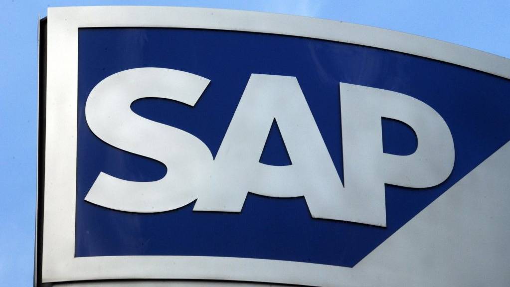 Das Cloud-Geschäft von SAP profitiert von einem Deal mit Microsoft: Das SAP-Logo vor dem Hauptsitz im deutschen Walldorf (Archivbild).