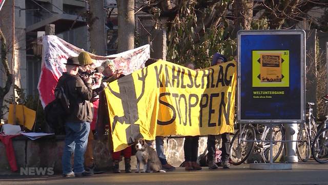 Kleine Demo gegen Sparpaket