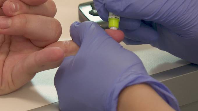 Blut abnehmen und Puls checken: Schüler testen Pflegeberufe