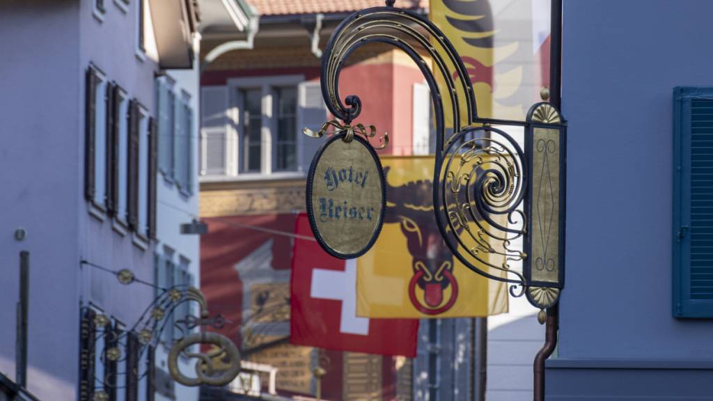Schweizerinnen und Schweizer sorgten im Oktober für ein Übernachtungsplus in den Hotels. (Archivbild)