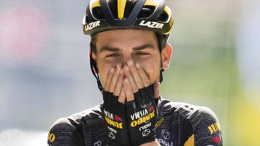 Sepp Kuss kann es nicht fassen: Er düpiert auf der schwierigsten Etappe der Tour de France die Konkurrenz und holt seinen grössten Sieg