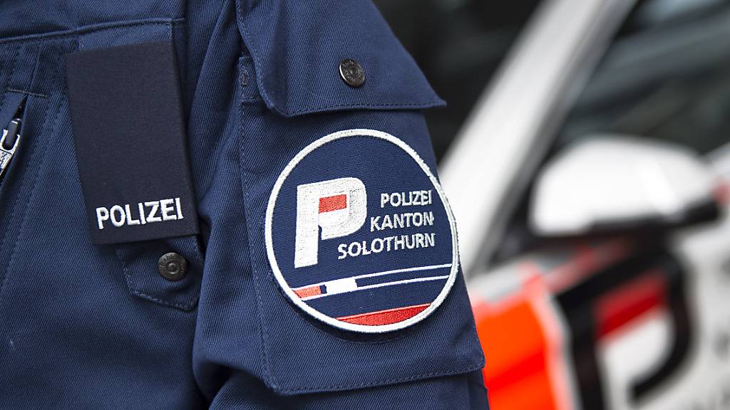 Die Kantonspolizei Solothurn hat nach einem Angriff auf einen jungen Mann sechs minderjährige Tatverdächtige ermittelt. (Symbolbild)