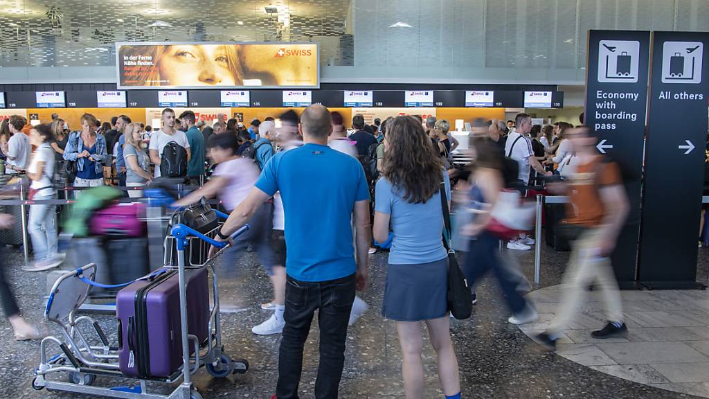 Im zweiten Quartal 2023 verzeichneten die schweizerischen Flughäfen im Linien- und Charterverkehr insgesamt 13,8 Millionen ankommende oder abfliegende Passagiere. (Archivbild)