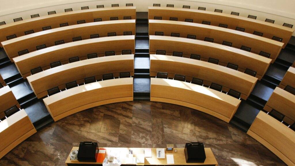 Ein ehemaliger Aargauer Kantonsparlamentarier sitzt wegen des Verdachts auf sexuelle Handlungen mit Kindern weiter in Untersuchungshaft. (Archivbild)