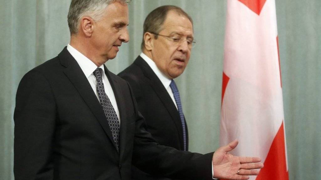 Hat der Schweiz für ihre Bemühungen in mehreren Dossiers gedankt: Russlands Aussenminister Sergej Lawrow (r.), hier beim Treffen mit seinem Amtskollegen Didier Burkhalter in Moskau.