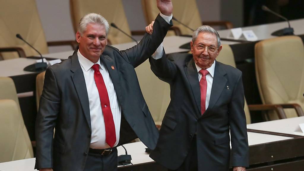 Die USA haben am Freitag weitere Massnahmen gegen Kuba verhängt, um das dortige Regime um Präsident Miguel Diaz-Canel (links) zu schwächen. (Symbolbild)