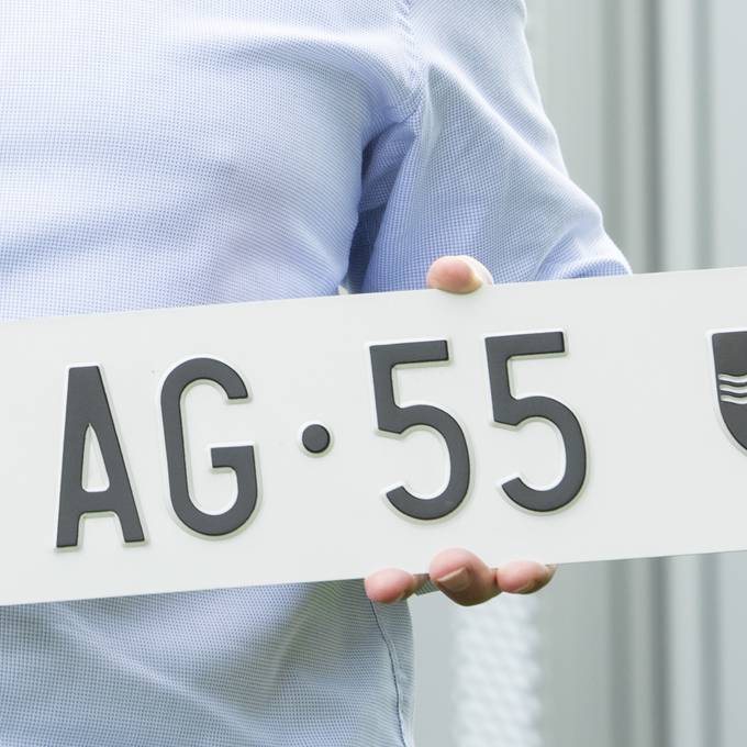 Nummernschild «AG 55» für 132'400 Franken versteigert