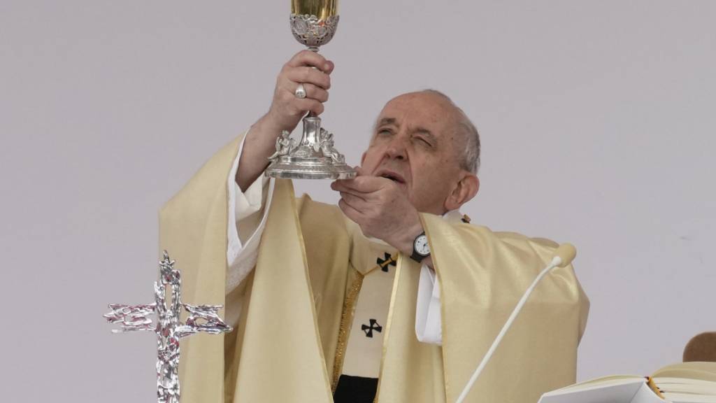 Papst Franziskus während einer Messe. Foto: Andrew Medichini/AP/dpa