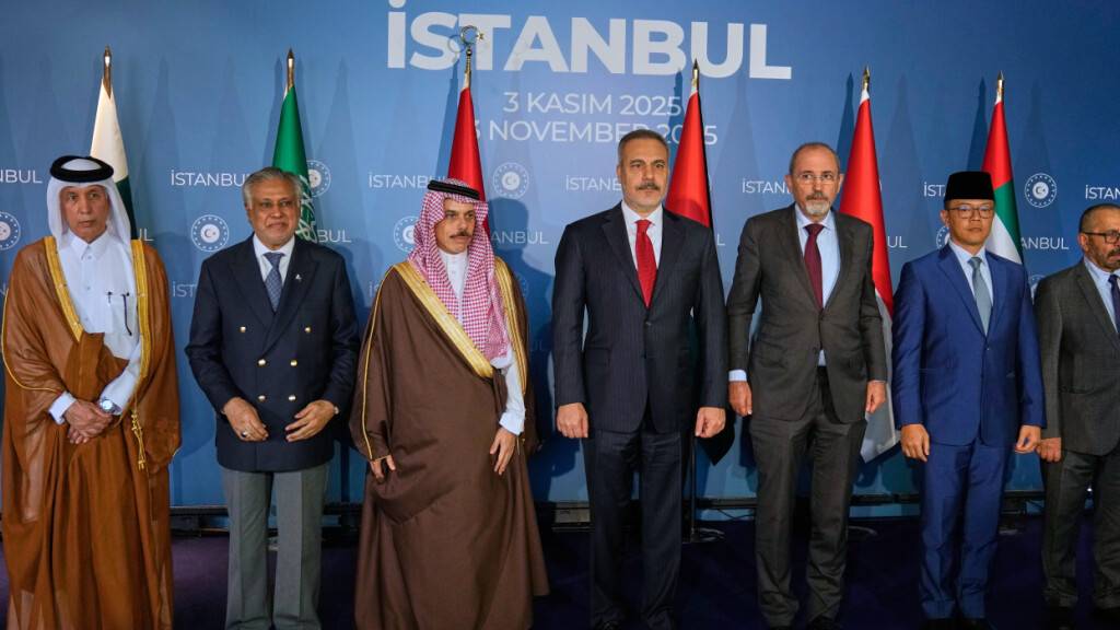 Gaza-Treffen von Außenministern aus Nahost in Istanbul. Foto: Khalil Hamra/AP/dpa