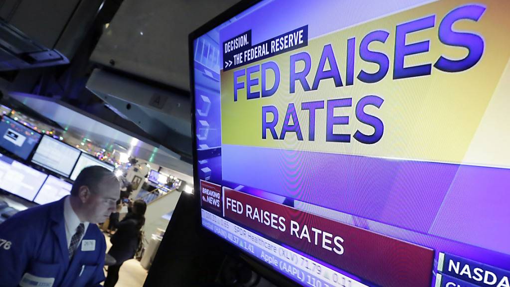 Die US-Notenbank FED hat eine baldige Erhöhung des Leitzinses signalisiert. (Archivbild)