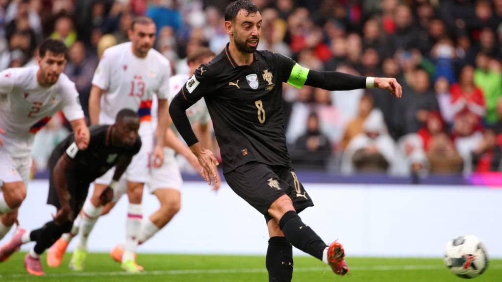 Bruno Fernandes verwandelt für Portugal zwei Penaltys
