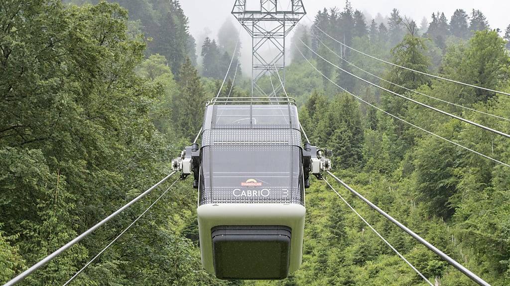 Die Schweizer Bergbahnen bekommen den verregneten Sommer zu spüren - im Bild die Stanserhornbahn. (Archivbild)