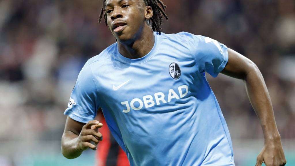 Johan Manzambi freut sich über das 1:1