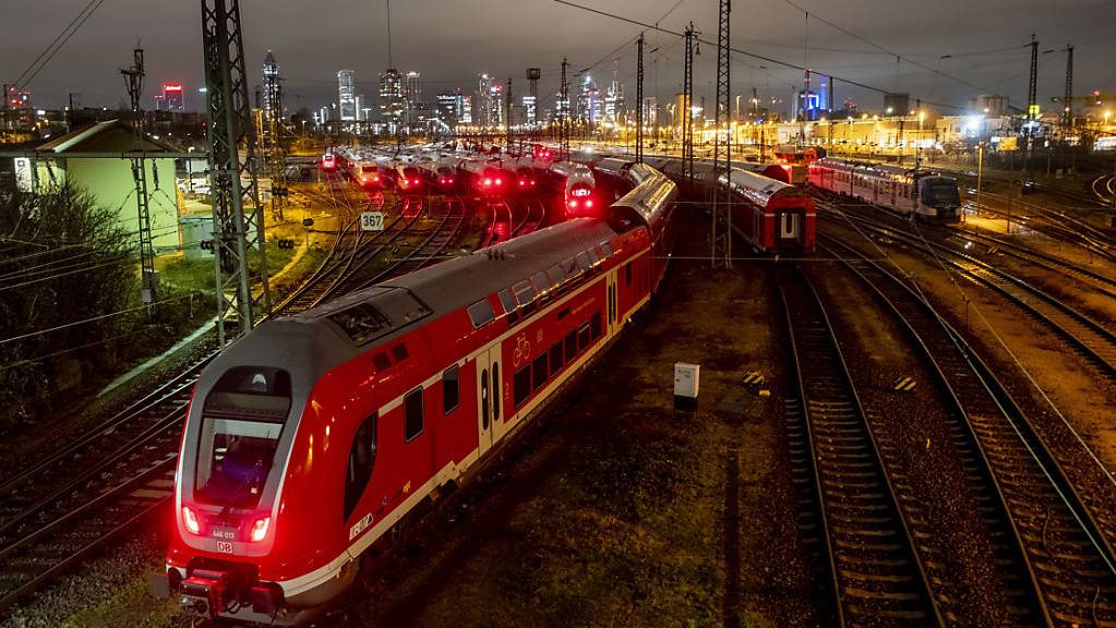 Der deutschlandweite Streik der Lokführer im Personenverkehr hat begonnen.