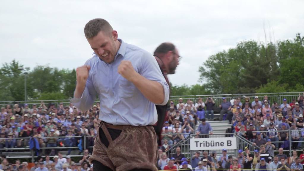 Käser Remo siegt am Seeländisches Schwingfest in Lyss