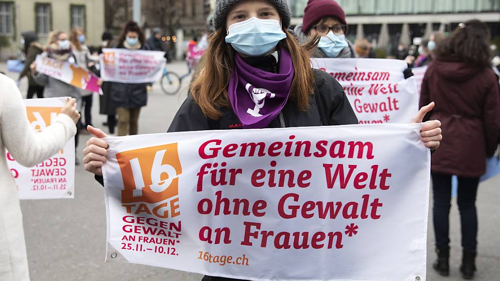 Hunderte Plätze für Frauen und Kinder in Not fehlen in der Schweiz