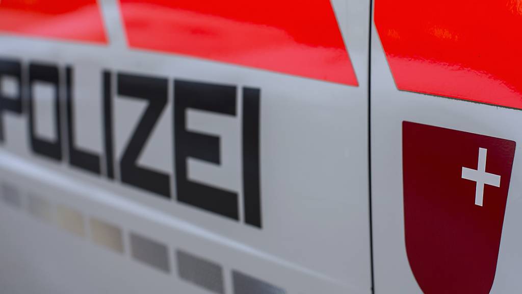 Die Kantonspolizei Schwyz erwischte einen Autolenker mit 128 statt der erlaubten 60 km/h. (Symbolbild)