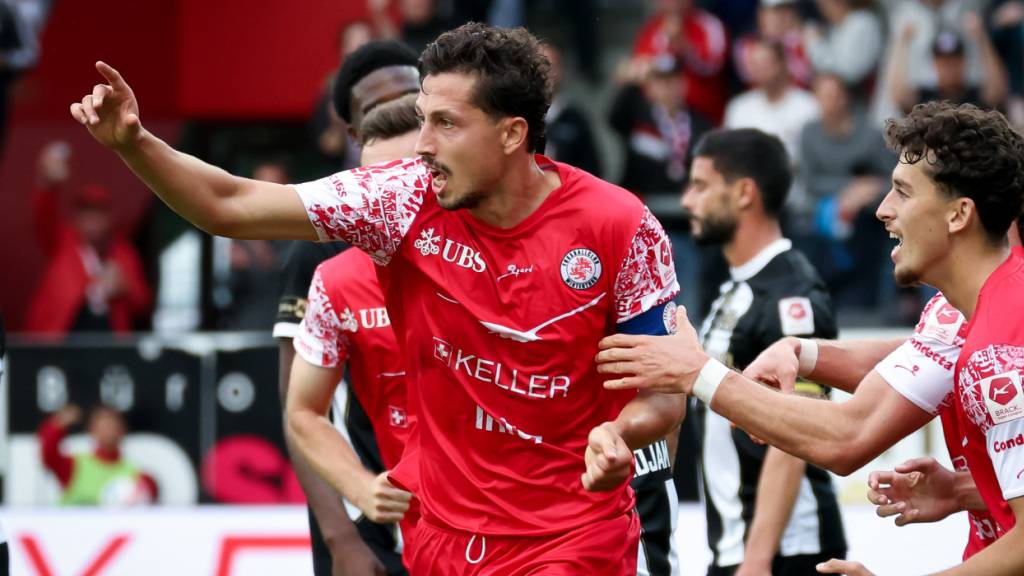 Winterthurs Remo Arnold feiert den Ausgleich zum 1:1 gegen YB