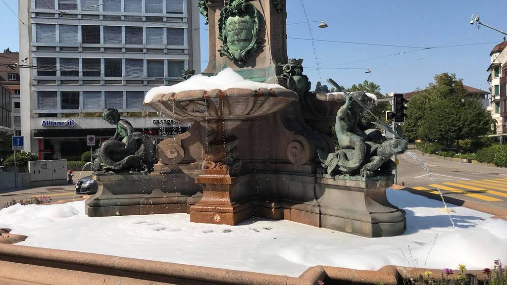 Der Brunnen schäumte am Sonntag.