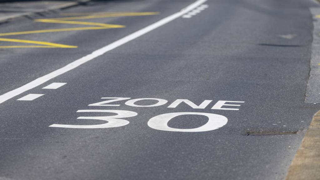 In der Stadt Schaffhausen wird es vorerst keine neuen Tempo 30 Zonen auf Kantonsstrassen geben. (Symbolbild)