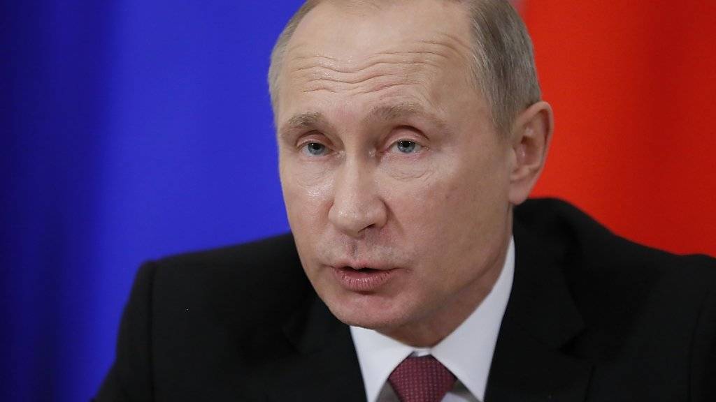 Im Streit über ein atomares Abrüstungsabkommen mit den USA legt Russlands Präsident Wladimir Putin nach: Die Regierung in Washington sei im Begriff, das Abkommen zu unterwandern, sagte Putin.(Archivbild)