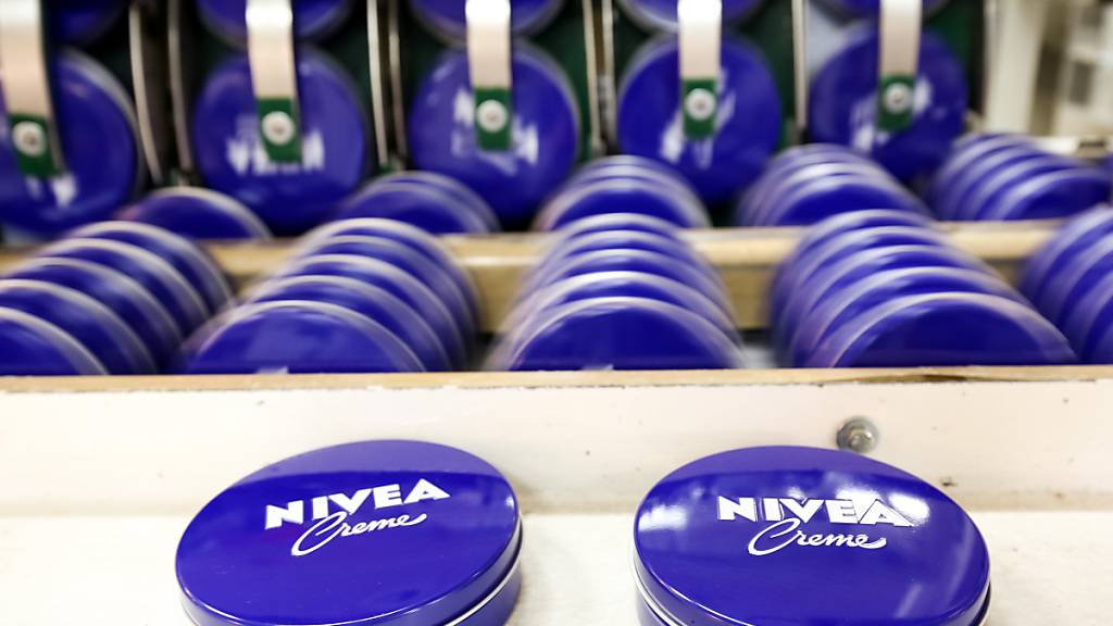 Der Nivea-Produzent Beiersdorf rechnet mit Gegenwind fürs Geschäft wegen des sich ausbreitenden Coronavirus.