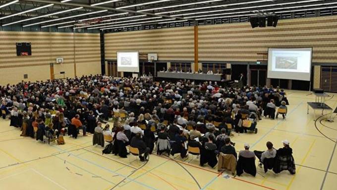Gemeindeversammlung weist Vorlage zu Dreifachsporthalle zurück
