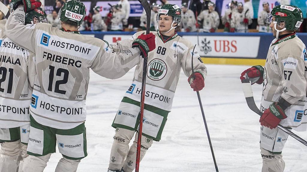 Malte Strömwall (Mitte) spielt in den nächsten zwei Saisons für die Rapperswil-Jona Lakers