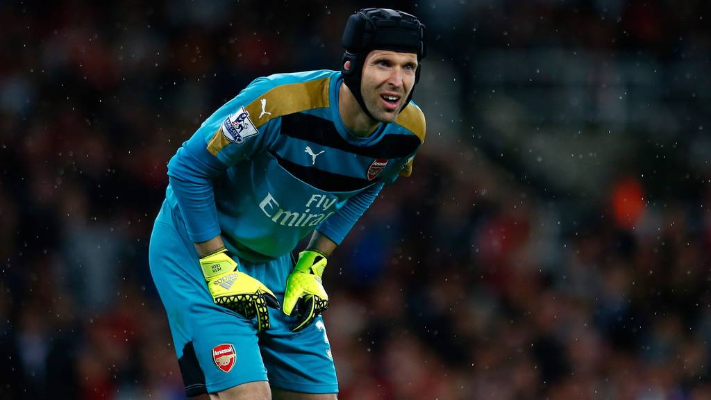 LONDON, ENGLAND - AUGUST 24:  Petr Cech of Arsenal looks on during the Barclays Premier League match between Arsenal and Liverpool at the Emirates Stadium on August 24, 2015 in London, United Kingdom.  (Photo by Julian Finney/Getty Images)