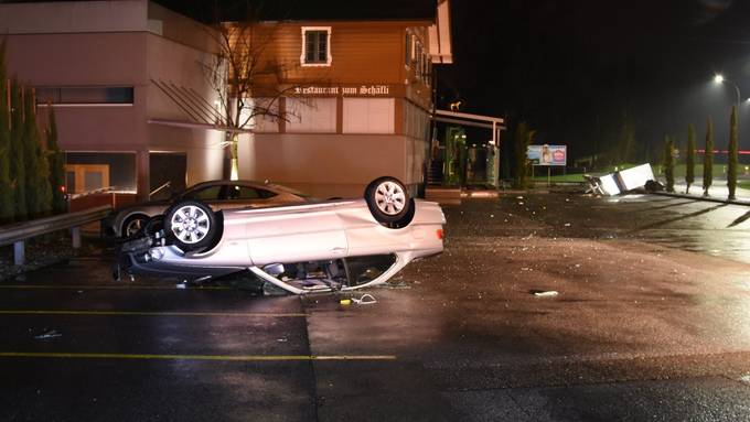 18-Jähriger flüchtet und baut Unfall