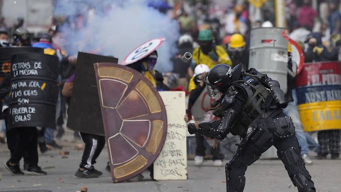 Schwere Zusammenstösse zwischen Demonstranten und Polizei in Kolumbien