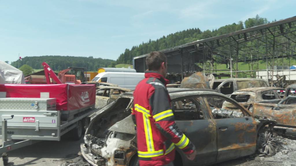 Schwierige Löscharbeiten bei Brand von Elektrofahrzeugen