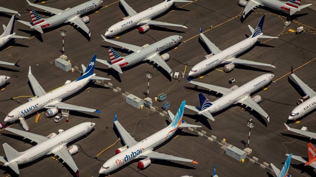 Wegen eines globalen Flugverbots stehen hunderte Boeing 737 Max-8 Flugzeuge auf Rollfeldern, Flugplätzen und Firmenparkplätzen herum.