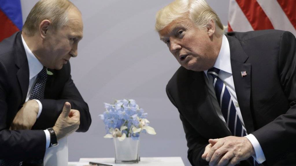 Auch US-Republikaner lassen kein gutes Haar an ihrem Präsidenten (Donald Trump, rechts) und kritisieren die Ergebnisse seines Gesprächs mit dem russischen Staatschef Wladimir Putin am G20-Gipfel in Hamburg.