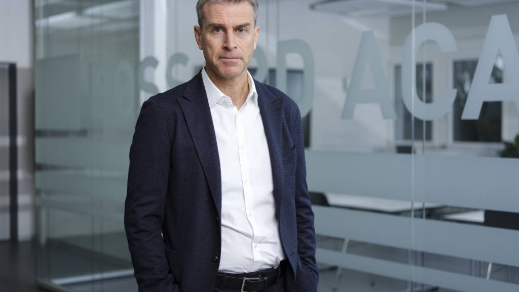 Daniel Bossard, CEO der Bossard Holding sieht sein Unternehmen aktuell nur indirekt vom Irankrieg betroffen.  (Archivbild)