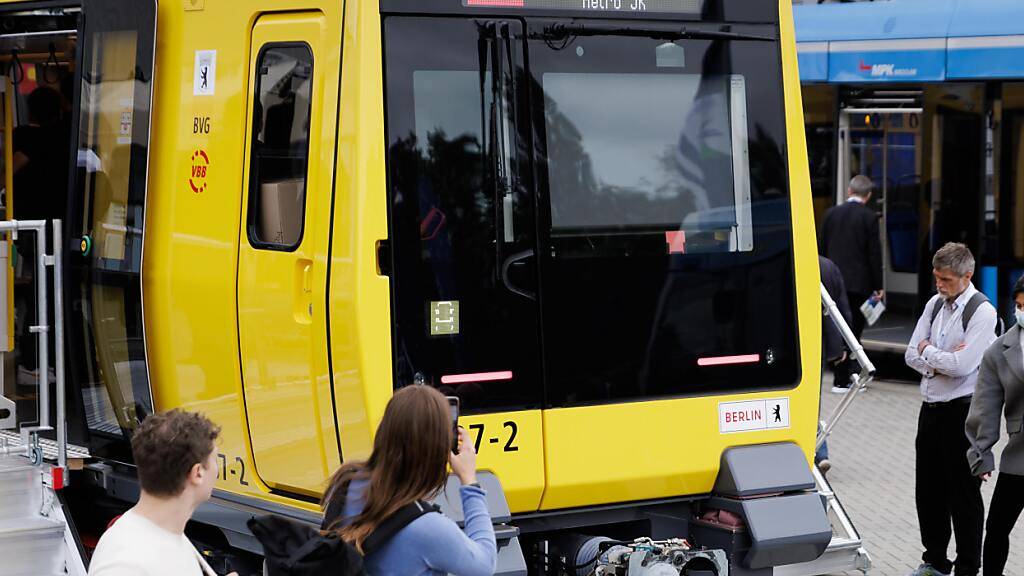 Der Zug der Berliner U-Bahn von Stadler Rail bei der Präsentation an der Bahntechnikmesse InnoTrans in Berlin. (Archivbild)