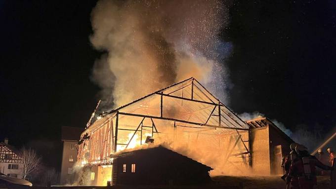 Scheune brennt in der Nacht komplett nieder