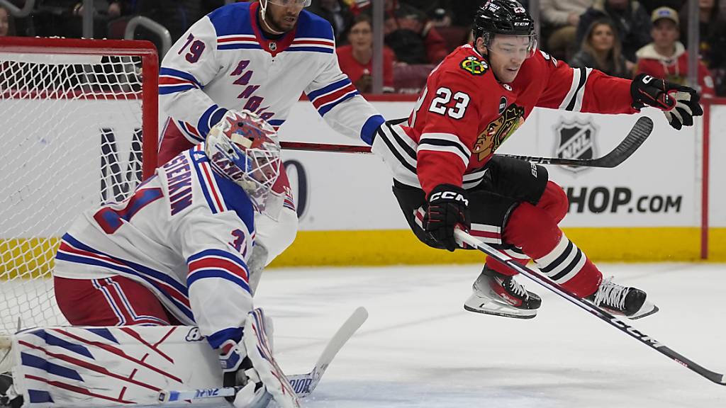Chicagos Philipp Kuraschew lässt vor dem Tor der Rangers nichts unversucht