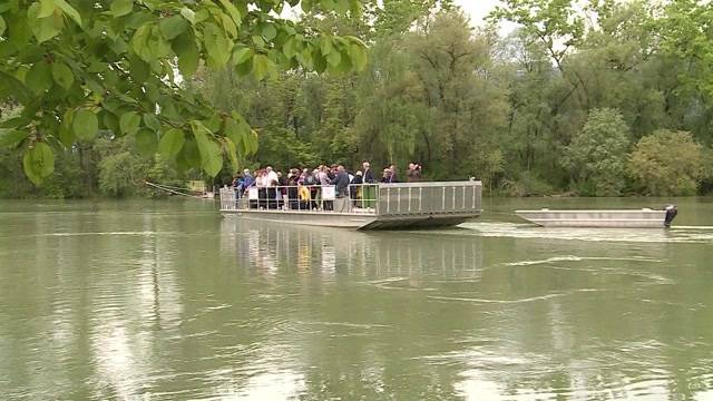 Einweihung der neuen Antener Aare-Fähre