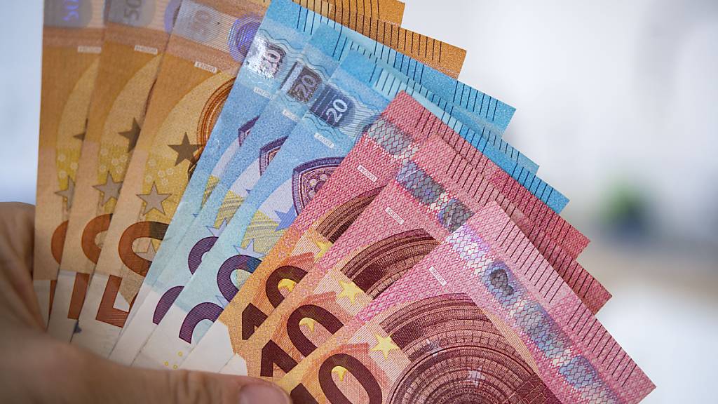 Die sogenannte M3-Geldmenge, in der neben Bargeld beispielsweise auch Einlagen mit bis zu zwei Jahren Laufzeit oder Geldmarktfondsanteile enthalten ist, geht in der Eurozone erstmals seit dem Jahr 2010 zurück.
