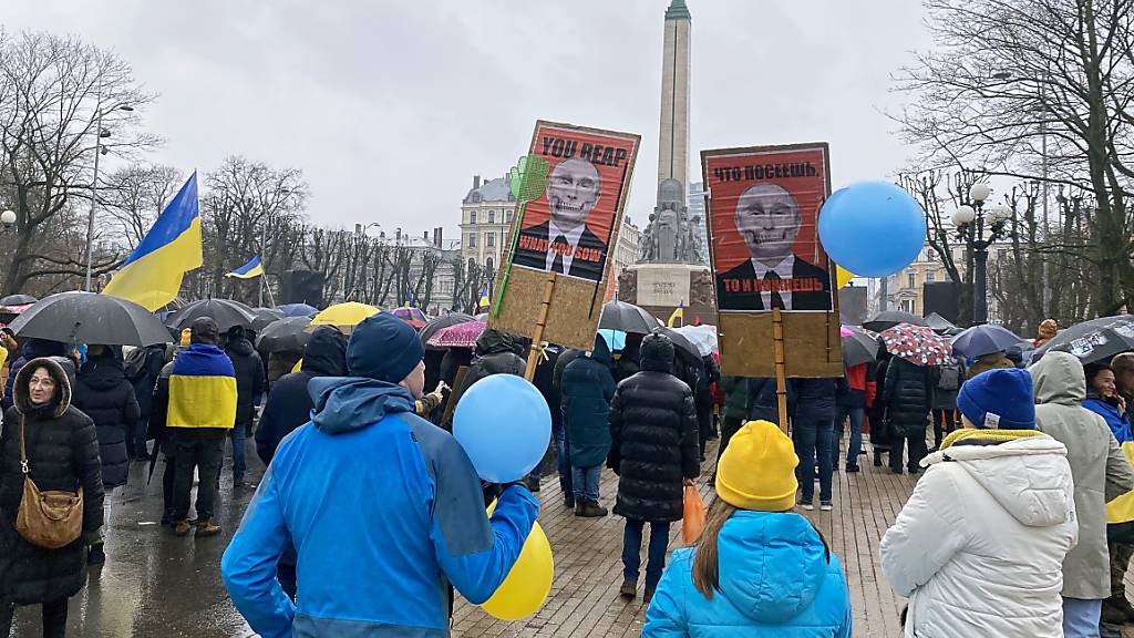 «Gemeinsam bis zum Sieg!»: Ukraine-Solidaritätskundgebung in Lettland