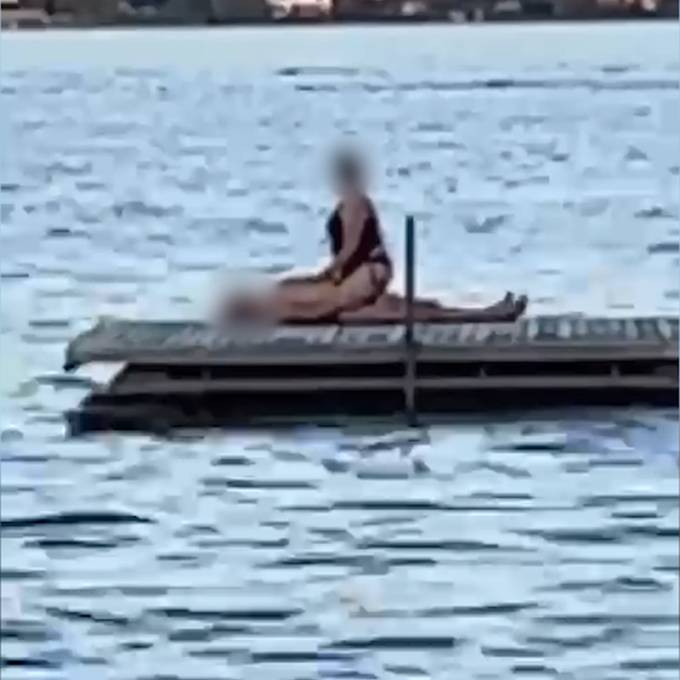 Pärchen hat mitten im Zürichsee Sex auf einem Floss