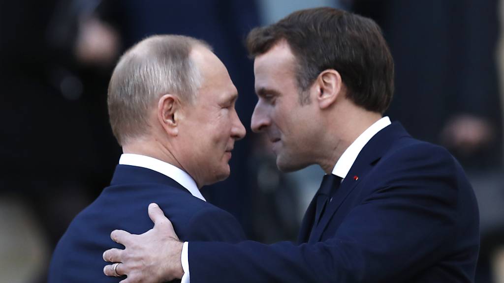 Der französische Präsident Emmanuel Macron will mit dem russischen Präsidenten Wladimir Putin Gespräche über die aktuellen Krisenherde in der Welt führen. (Archivbild)