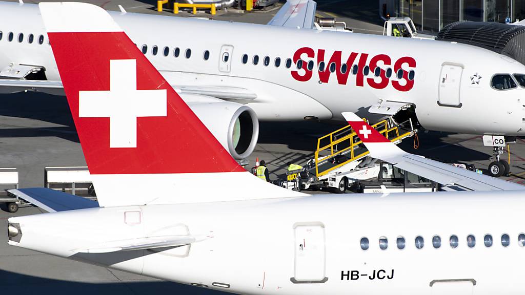 Die Swiss-Maschinen nach Italien bleiben mindestens bis Anfang April am Boden: Flugzeuge am Flughafen Genf (Archivbild).