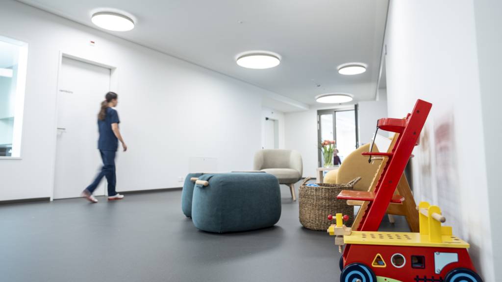 Seit Anfang dieses Jahres ist das Kinderhospiz Flamingo in Fällanden in Betrieb. Das Stadtzürcher Parlament fordert nun auch eine Einrichtung in Zürich (Archivbild)